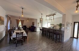 Pensiune cu 4 camere, teren 1590 mp, zona Lazuri