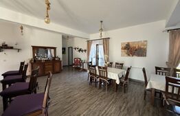 Pensiune cu 4 camere, teren 1590 mp, zona Lazuri