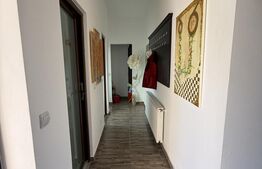 Pensiune cu 4 camere, teren 1590 mp, zona Lazuri