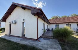 Pensiune cu 4 camere, teren 1590 mp, zona Lazuri