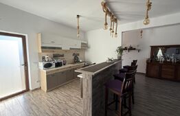 Pensiune cu 4 camere, teren 1590 mp, zona Lazuri