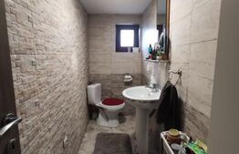 Casa cu 7 camere, 250 mp, curte, zona Dorolt