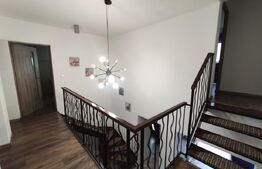 Casa cu 7 camere, 250 mp, curte, zona Dorolt
