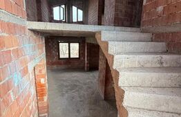 Casa cu 7 camere, 250 mp, zona Mesteacan (Halmeu)