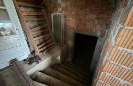 Casa cu 7 camere, 250 mp, zona Mesteacan (Halmeu)