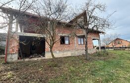 Casa cu 7 camere, 250 mp, zona Mesteacan (Halmeu)