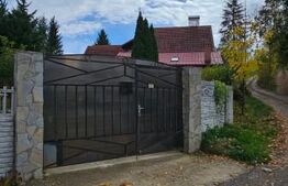 Casa cu 3 corpuri de vanzare,  6 camere, 400 mp + teren 2800 mp I Barcani 