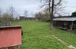 două case, de vanzare, pe un teren generos de 900 mp, zona Lunca Oltului