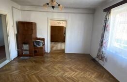 două case, de vanzare, pe un teren generos de 900 mp, zona Lunca Oltului