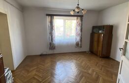 două case, de vanzare, pe un teren generos de 900 mp, zona Lunca Oltului