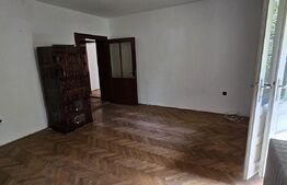 Casa cu 2 apartamente de 3 camere in centru