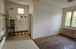 Casa cu 2 apartamente de 3 camere in centru