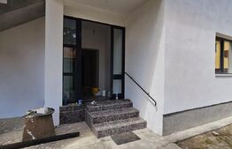 Casă spațioasă, de vanzare, cu 10 camere, 200 mp, zona semicentrala