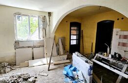 Casă spațioasă, de vanzare, cu 10 camere, 200 mp, zona semicentrala