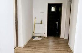 Casă spațioasă, de vanzare, cu 10 camere, 200 mp, zona semicentrala