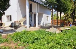 Casă spațioasă, de vanzare, cu 10 camere, 200 mp, zona semicentrala