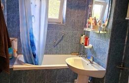 Apartament de vanzare, cu 3 camere, decomandat, 68mp, parter înalt 