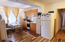 Apartament de vanzare, cu 3 camere, decomandat, 68mp, parter înalt 