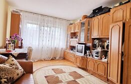 Apartament de vanzare, cu 3 camere, decomandat, 68mp, parter înalt 