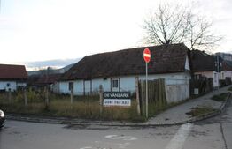 Teren intravilan, de vanzare, 680 mp cu casă demolabilă, zona Simeria