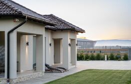 Casă de vanzare, cu 5 camere, 280 mp, zona Nord