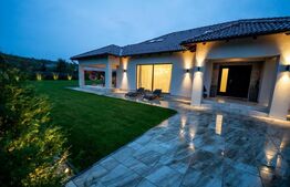 Casă de vanzare, cu 5 camere, 280 mp, zona Nord