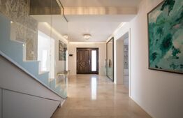 Casă de vanzare, cu 5 camere, 280 mp, zona Nord