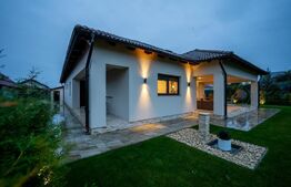 Casă de vanzare, cu 5 camere, 280 mp, zona Nord