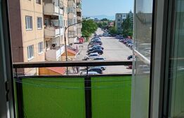 Apartament de vanzare, cu 3 camere, semidecomandat, 63 mp, zona Ciucului