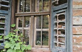 Teren cu casă veche de vânzare – Lisnău Vale, jud. Covasna 