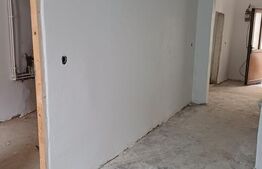 Casa de vanzare cu  2 camere ,Curtea41 - Tg Secuiesc, zona centrale