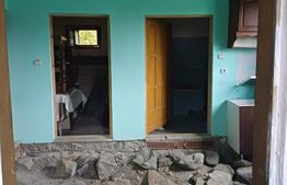 Casă dublă în comuna Hătuica, chiar în vecinătatea băilor termale.