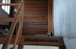 Casă dublă în comuna Hătuica, chiar în vecinătatea băilor termale.