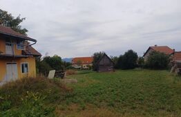 Casa tărănească in centru Hătuica
