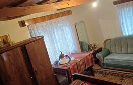 Casa tărănească in centru Hătuica