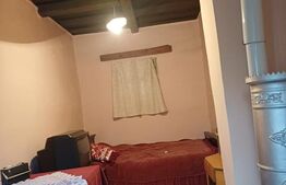 Casa tărănească in centru Hătuica