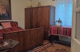 Casa tărănească in centru Hătuica