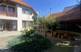 Vilă spațioasă cu 5 dormitoare și curte de 730 mp