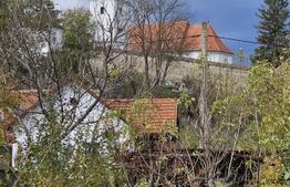Casă țărănească în centrul localității Ilieni – teren 832 mp.