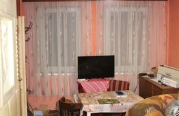 Casă tradițională cu curte generoasă, în centrul localității Vâlcele