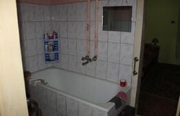 Casă tradițională cu curte generoasă, în centrul localității Vâlcele