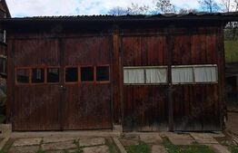 Casă tradițională cu curte generoasă, în centrul localității Vâlcele