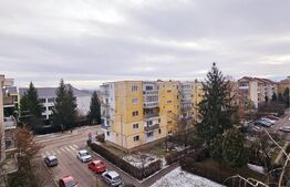 Apartament generos: 97,5 mp, 5 camere, 2 băi mari
