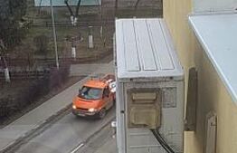 Apartament cu  2 camere complet renovat si mobilat