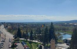 Inchiriere apartament 3 camere decomandate I Vedere superbă la lac,