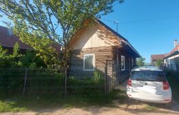 Casă lemn masiv, 50 mp,  teren și livadă, zona Telechia