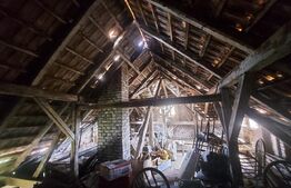 Spatiu comercial central I Vitrina stradala I Curte, Pivnita, Mansarda