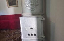 Casa traditionala din lemn in satul Zoltan