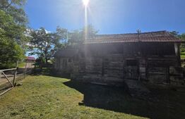 Casa traditionala din lemn in satul Zoltan