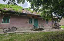 Casa de lemn, 85 mp, in centrul satului Chichis